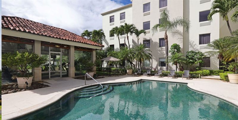 Piscina del Four Points by Sheraton San José